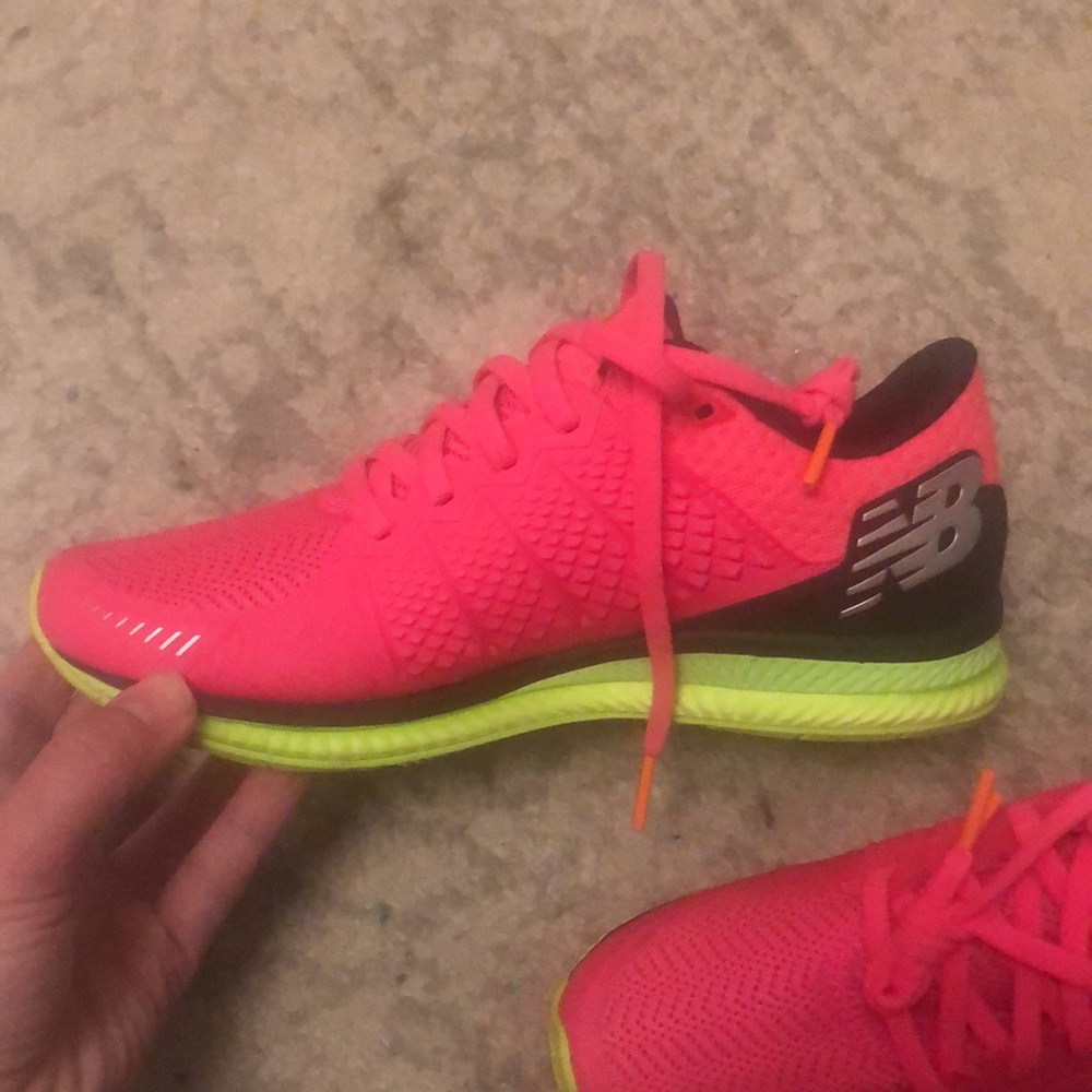 Hot pink New Balance fuel cell women’s sneakers size 6.5 - Picture 6 of 8
